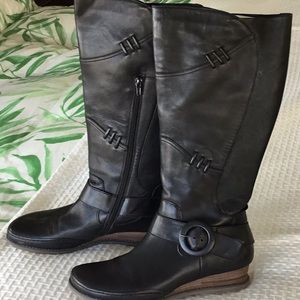 Women’s leather boots